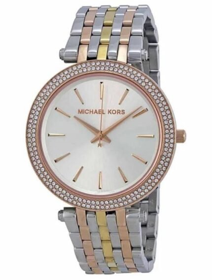 Marque: Michael Kors Modèle: Darci Boîtier: Diamètre : 39 mm Epaisseur : 7 mm Acier inoxydable Argent, doré Cadran: Verre : Minéral Argent Bracelet: Largeur : 19 mm Acier inoxydable Argent, doré Etanchéité: 50 m (5 ATM) Type de boucle: Boucle déployante Détails techniques: Dateur Chronomètre