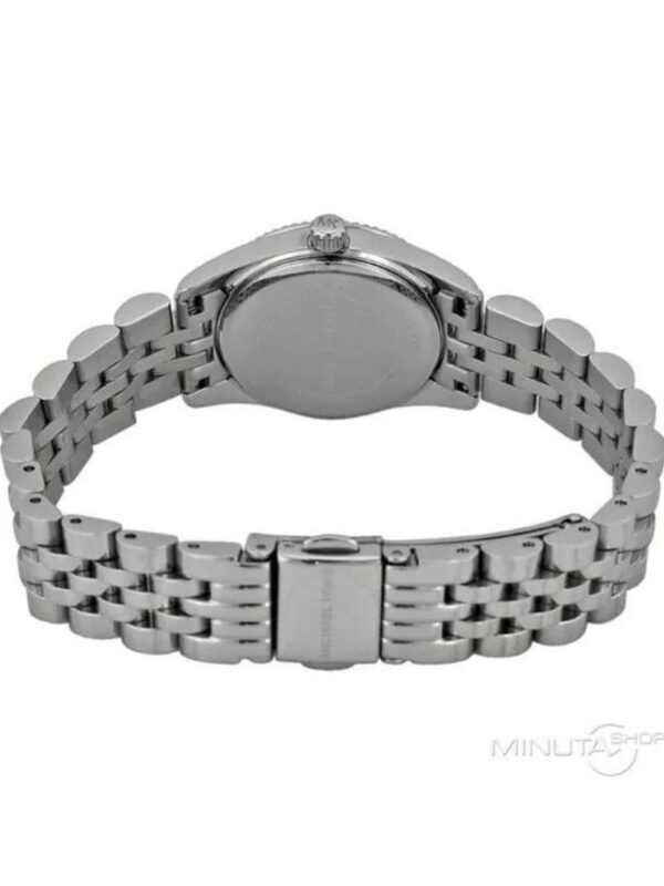 Marque: Michael Kors Modèle: Lexington Boîtier: Diamètre : 26 mm Epaisseur : 8.5 mm Acier inoxydable Idéal pour petit poignet Cadran: Verre : Minéral Argent Bracelet: Largeur : 12.5 mm Acier inoxydable Argent, doré Type de boucle: Boucle déployante Etanchéité: 100 m (10 ATM) Détails techniques: Dateur Chronomètre
