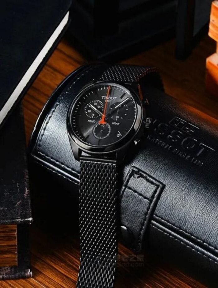 Marque: TISSOT Modèle: PR100 T-Classic Boîtier: Diamètre : 41 mm Epaisseur : 10.71 mm Acier inoxydable Cadran: Verre : Minéral Noir Bracelet: Largeur : 20 mm Acier inoxydable Noir Etanchéité: 100 m (10 ATM) Type de boucle: Boucle déployante Détails techniques: Dateur Chronomètre