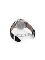 Marque: TISSOT Modèle: PRC200 Boîtier: Diamètre : 40 mm Epaisseur : 11 mm Acier inoxydable Argent Cadran: Verre : Minéral Noir Bracelet: Largeur : 19 mm Cuir Noir Etanchéité: 200 m (20 ATM) Type de boucle: Boucle déployante Détails techniques: Dateur Chronomètre