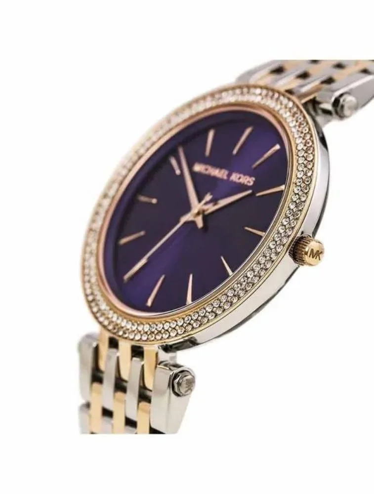 Marque: Michael Kors Modèle: Darci Boîtier: Diamètre : 39 mm Epaisseur : 14 mm Acier inoxydable Argent, doré Cadran: Verre : Minéral Violet Bracelet: Acier inoxydable Argent, doré Etanchéité: 50 m (5 ATM) Type de boucle: Boucle déployante