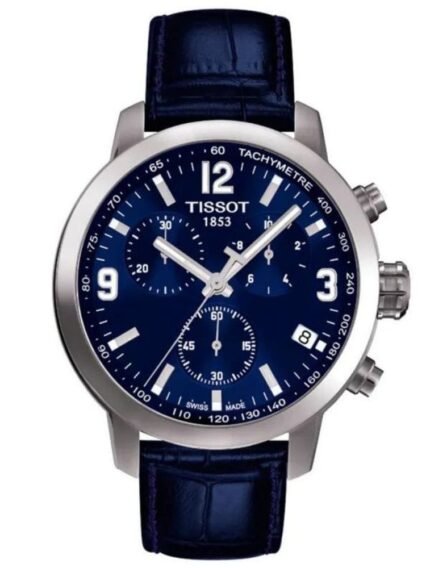 Marque: TISSOT Modèle: PRC200 Boîtier: Diamètre : 42 mm Epaisseur : 12 mm Acier inoxydable Argent Cadran: Verre : Minéral Blanc Bracelet: Largeur : 19 mm Cuir bleu Etanchéité: 200 m (20 ATM) Type de boucle: Boucle déployante Détails techniques: Dateur Chronomètre