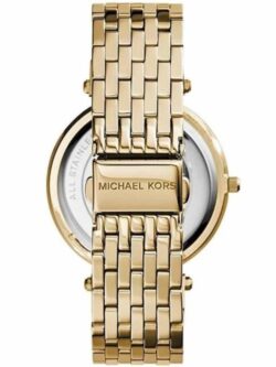 Marque: Michael Kors Modèle: Darci Boîtier: Diamètre : 37 mm Epaisseur : 9 mm Acier inoxydable Doré Cadran: Verre : Minéral Doré Bracelet: Largeur : 18 mm Acier inoxydable Doré Etanchéité: 50 m (5 ATM) Type de boucle: Boucle déployante