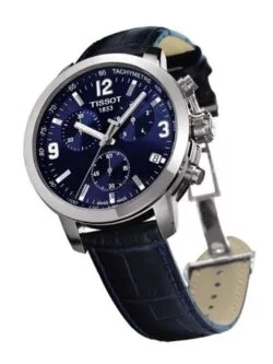 Marque: TISSOT Modèle: PRC200 Boîtier: Diamètre : 42 mm Epaisseur : 12 mm Acier inoxydable Argent Cadran: Verre : Minéral Blanc Bracelet: Largeur : 19 mm Cuir bleu Etanchéité: 200 m (20 ATM) Type de boucle: Boucle déployante Détails techniques: Dateur Chronomètre