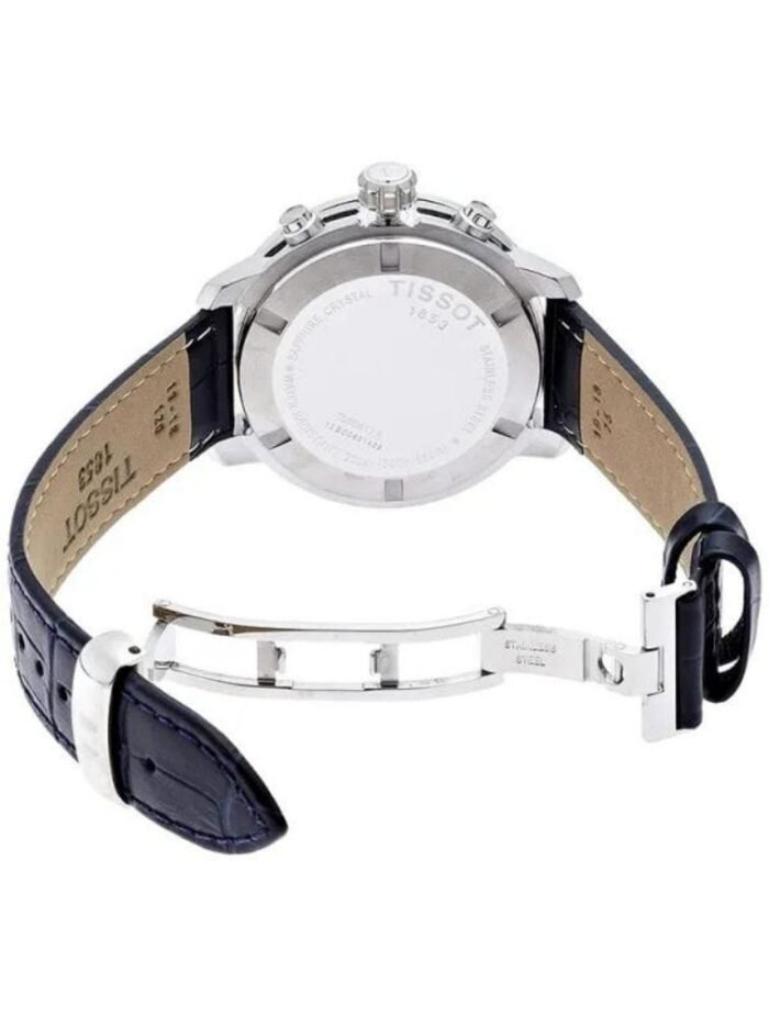 Marque: TISSOT Modèle: PRC200 Boîtier: Diamètre : 42 mm Epaisseur : 12 mm Acier inoxydable Argent Cadran: Verre : Minéral Blanc Bracelet: Largeur : 19 mm Cuir bleu Etanchéité: 200 m (20 ATM) Type de boucle: Boucle déployante Détails techniques: Dateur Chronomètre