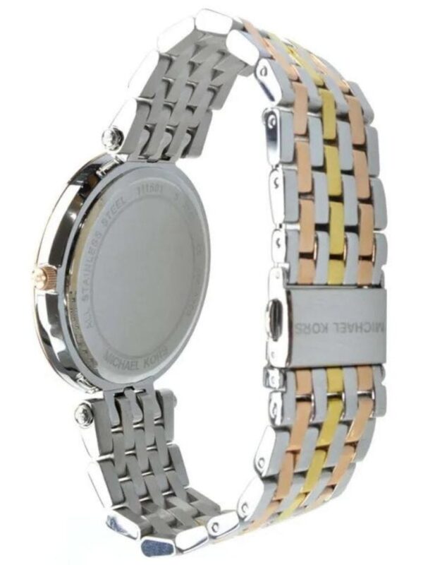 Marque: Michael Kors Modèle: Darci Boîtier: Diamètre : 39 mm Epaisseur : 7 mm Acier inoxydable Argent, doré Cadran: Verre : Minéral Argent Bracelet: Largeur : 19 mm Acier inoxydable Argent, doré Etanchéité: 50 m (5 ATM) Type de boucle: Boucle déployante Détails techniques: Dateur Chronomètre