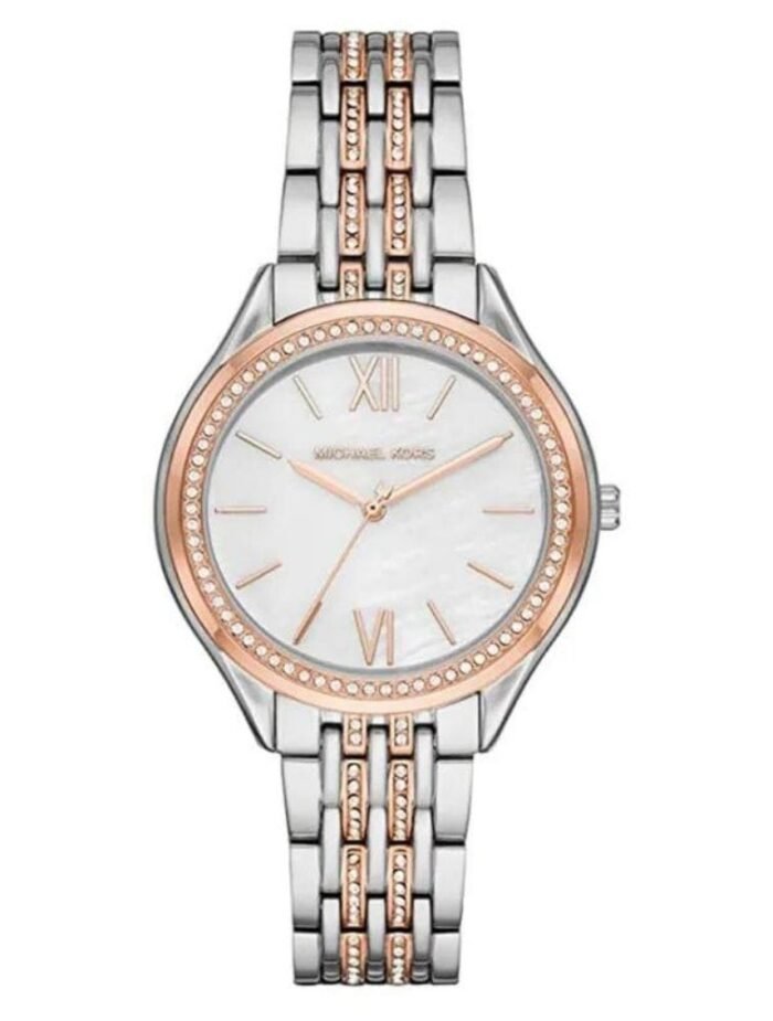 Marque: Michael Kors Modèle:RITZ Mindy Boîtier: Diamètre : 36 mm Epaisseur : 8 mm Acier inoxydable Bronze ARGENTE Cadran: Verre : Minéral Bronze ARGENTE Bracelet: Acier inoxydable Bronze Etanchéité: 50 m (5 ATM) Type de boucle: Boucle déployant