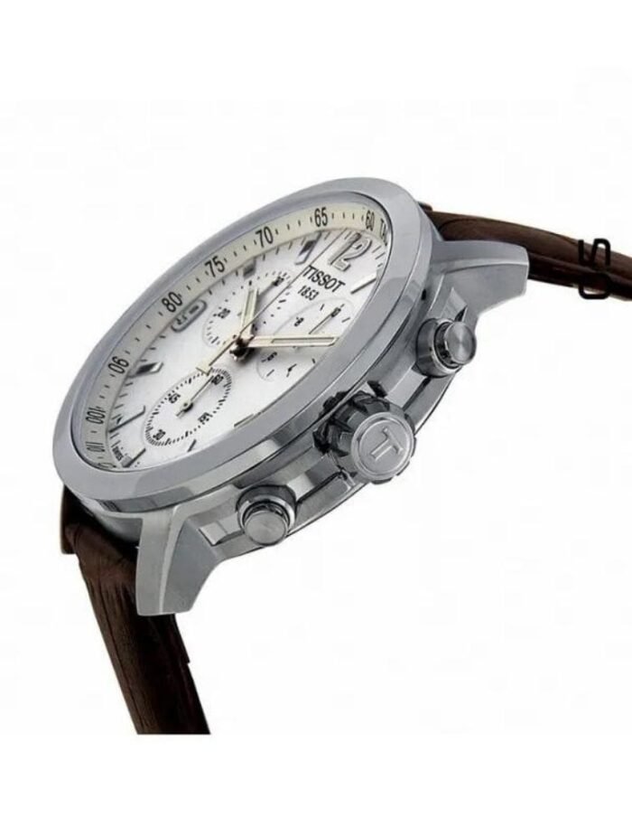 Marque: TISSOT Modèle: PRC200 Boîtier: Diamètre : 42 mm Epaisseur : 12 mm Acier inoxydable Argent Cadran: Verre : Minéral Blanc Bracelet: Largeur : 19 mm Cuir Marron Etanchéité: 200 m (20 ATM) Type de boucle: Boucle déployante Détails techniques: Dateur Chronomètre