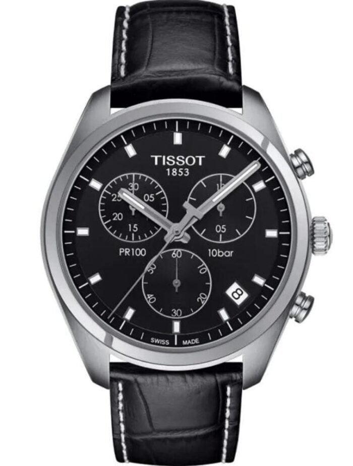 Marque: TISSOT Modèle: PR100 Boîtier: Diamètre : 41 mm Epaisseur : 10.7 mm Acier inoxydable Argent Cadran: Verre : Minéral Noir Bracelet: Largeur : 20 mm Cuir Noir Etanchéité: 100 m (10 ATM) Type de boucle: Boucle simple Détails techniques: Dateur Chronomètre