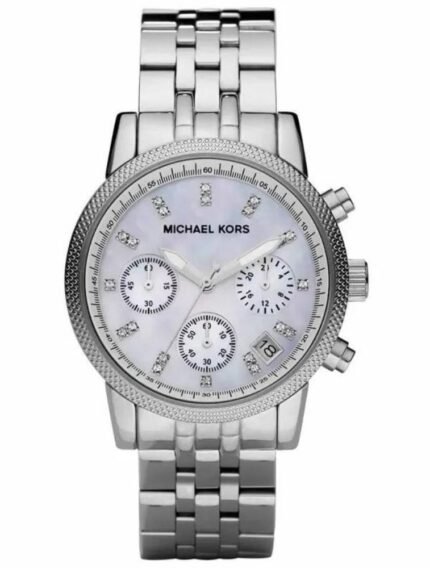 Marque: Michael Kors Modèle: Ritz Boîtier: Diamètre : 38 mm Epaisseur : 12 mm Acier inoxydable Argent Cadran: Verre : Minéral Argent Bracelet: Largeur : 20 mm Acier inoxydable Argent Etanchéité: 50 m (5 ATM) Type de boucle: Boucle déployante Détails techniques: Dateur Chronomètre