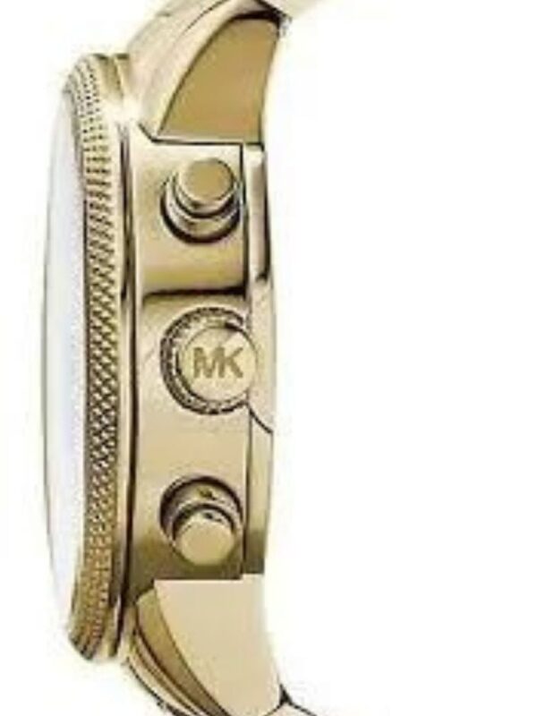 Marque: Michael Kors Modèle: RITZ Boîtier: Diamètre : 36 mm Epaisseur : 13 mm Acier inoxydable Argent Cadran: Verre : Minéral Argent Bracelet: Largeur : 22 mm Acier inoxydable Argent Etanchéité: 100 m (10 ATM) Type de boucle: Boucle déployante Détails techniques: Dateur Chronomètre