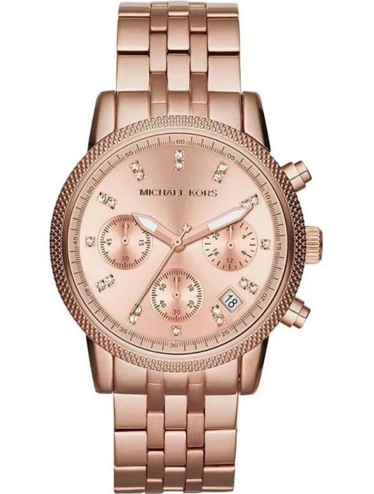 Marque: Michael Kors Modèle: Bradshaw Boîtier: Diamètre : 36 mm Epaisseur : 13 mm Acier inoxydable Argent Cadran: Verre : Minéral Argent Bracelet: Largeur : 22 mm Acier inoxydable Argent Etanchéité: 100 m (10 ATM) Type de boucle: Boucle déployante Détails techniques: Dateur Chronomètre