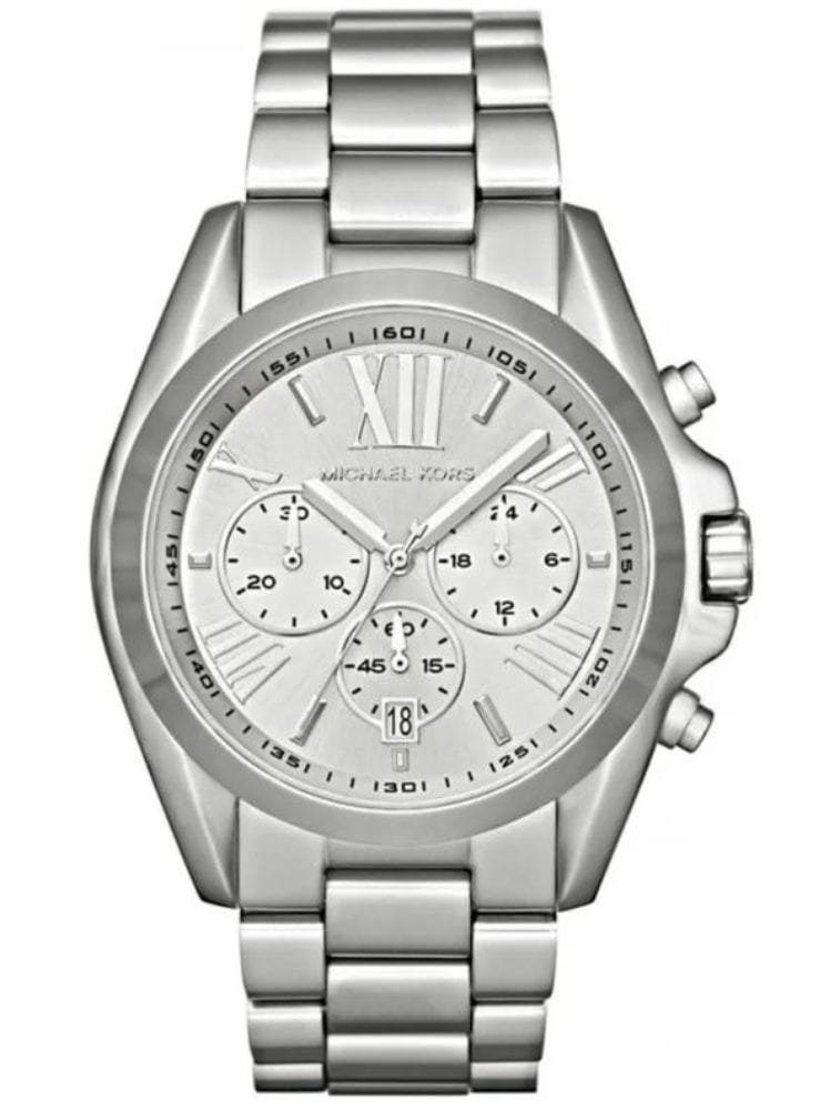 Marque: Michael Kors Modèle: Bradshaw Boîtier: Diamètre : 43 mm Epaisseur : 13 mm Acier inoxydable Argent Cadran: Verre : Minéral Argent Bracelet: Largeur : 22 mm Acier inoxydable Argent Etanchéité: 100 m (10 ATM) Type de boucle: Boucle déployante Détails techniques: Dateur Chronomètre
