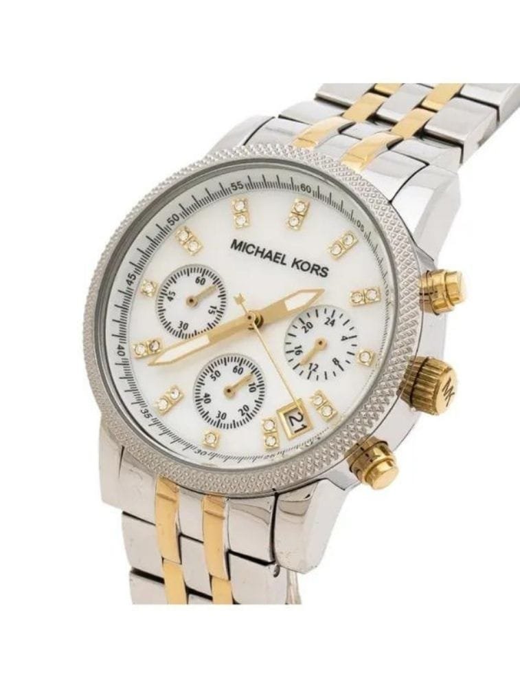 Marque: Michael Kors Modèle: Parker Boîtier: Diamètre : 36 mm Epaisseur : 11 mm Acier inoxydable Argent Cadran: Verre : Minéral Bleu Bracelet: Largeur : 20 mm Acier inoxydable Argent Etanchéité: 100 m (10 ATM) Type de boucle: Boucle déployante Détails techniques: Dateur Chronomètre