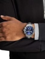 CARACTÉRISTIQUES COULEUR Bleu COULEUR DU BRACELET Argent MATIÈRE BRACELET Acier Inoxydable MOUVEMENT Quartz Suisse