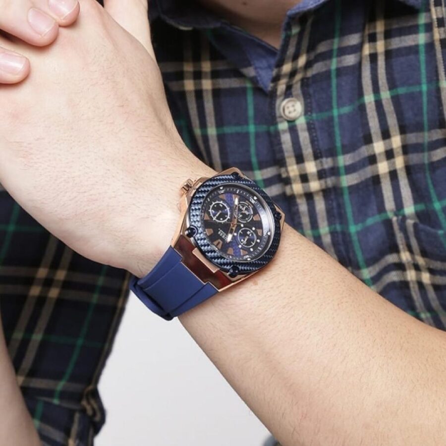 Montre Guess Homme Legacy Quartz Blue Dial Silicone Strap Watch W1049G2