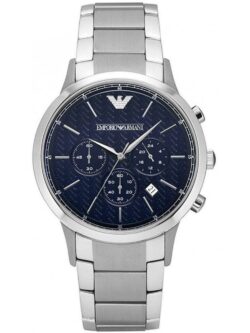 Montre Emporio Armani AR2486 avec cadran bleu chronographe portée au poignet d'un homme.
