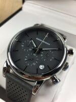 Détails de la montre Emporio Armani Luigi AR1735 grise dans son coffret au Maroc.