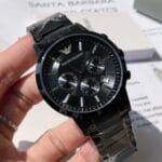 Montre Emporio Armani Renato AR2453 noire portée au poignet d'un homme au Maroc.