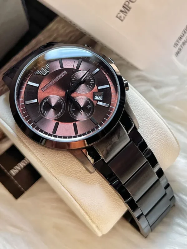 Détails de la montre Emporio Armani Renato AR2454 grise dans son coffret au Maroc.