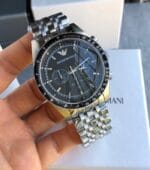 Détails de la montre Emporio Armani Sportivo AR5988 tenue en main au Maroc.