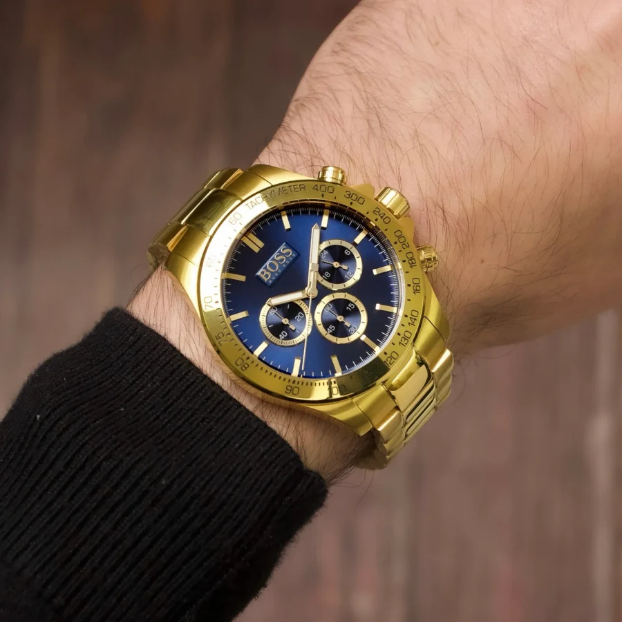 Montre Hugo Boss 1513340 Bleu et Or portée au poignet