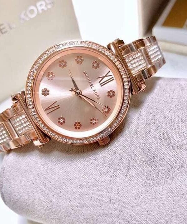 Montre Michael Kors MK3882 Sofie en or rose avec cadran floral en cristal, présentée avec son coffret au Maroc.