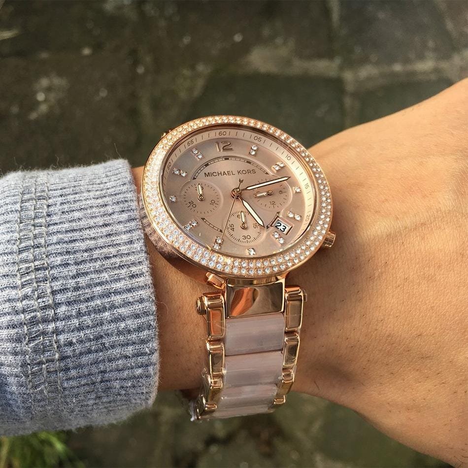 Montre Michael Kors MK5896 pour femme avec bracelet en acier rose doré et cadran chronographe élégant – disponible au Maroc sur Planetawatches