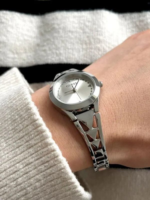 Montre femme Guess GW0609L1 Tessa argentée avec bracelet en acier inoxydable et cadran argenté sunray