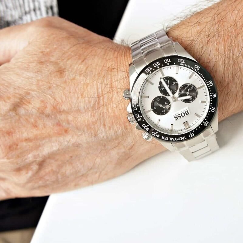 montre look formel pour le bureau ou une soirée chic