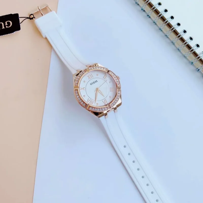 Montre Guess pour Femme Été 2025