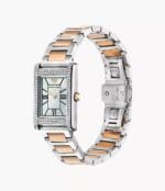 Détail du bracelet de la montre extra plate femme Emporio Armani AR11626 bicolore or rose pour femme au Maroc.