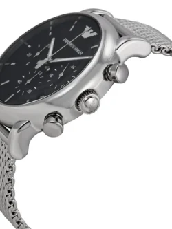 Vue de profil de la montre Emporio Armani Luigi AR1811, montrant les détails du boîtier et des poussoirs de chronographe.