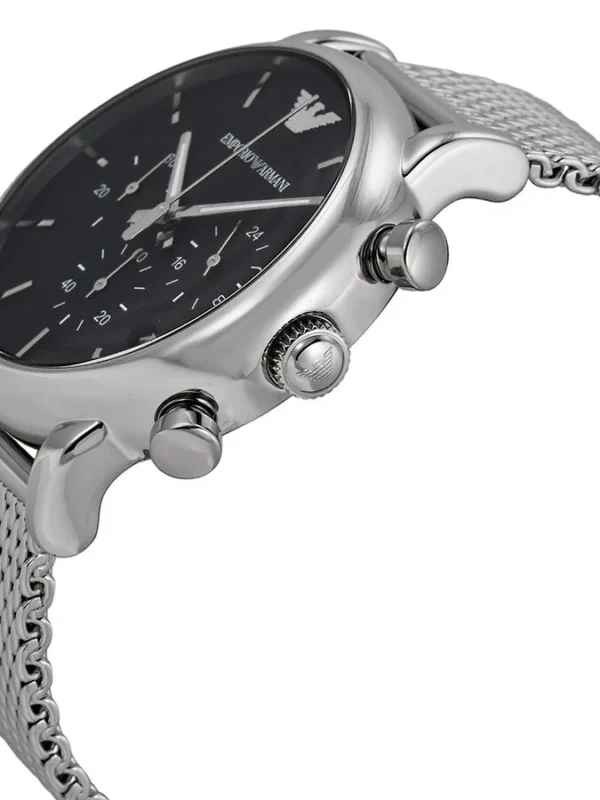 Vue de profil de la montre Emporio Armani Luigi AR1811, montrant les détails du boîtier et des poussoirs de chronographe.