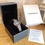 Montre femme grise Armani AR1725 bicolore or rose présentée dans son coffret officiel au Maroc.