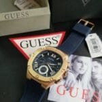 Montre Guess GW0571G2 Headline en or rose avec bracelet silicone bleu pour homme au Maroc.