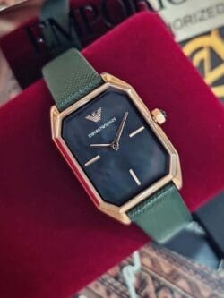 Montre femme or rose et cuir vert Armani AR11149 dans son coffret de présentation au Maroc.