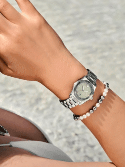 Montre Emporio Armani Federica AR11656 (32mm) cadran vert, portée au poignet au Maroc.