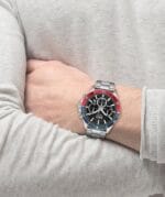 Montre chronographe Hugo Boss 1514108 portée sur un poignet homme.