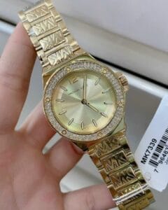 Les meilleurs styles de montres femme pour les soirées et les boîtes de nuit Montre femme Michael Kors MK7339 Lennox dorée avec lunette ornée de cristaux
