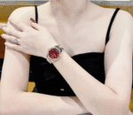 Montre Michael Kors MK4685 Tibby portée au poignet d'une femme, idée cadeau Maroc.