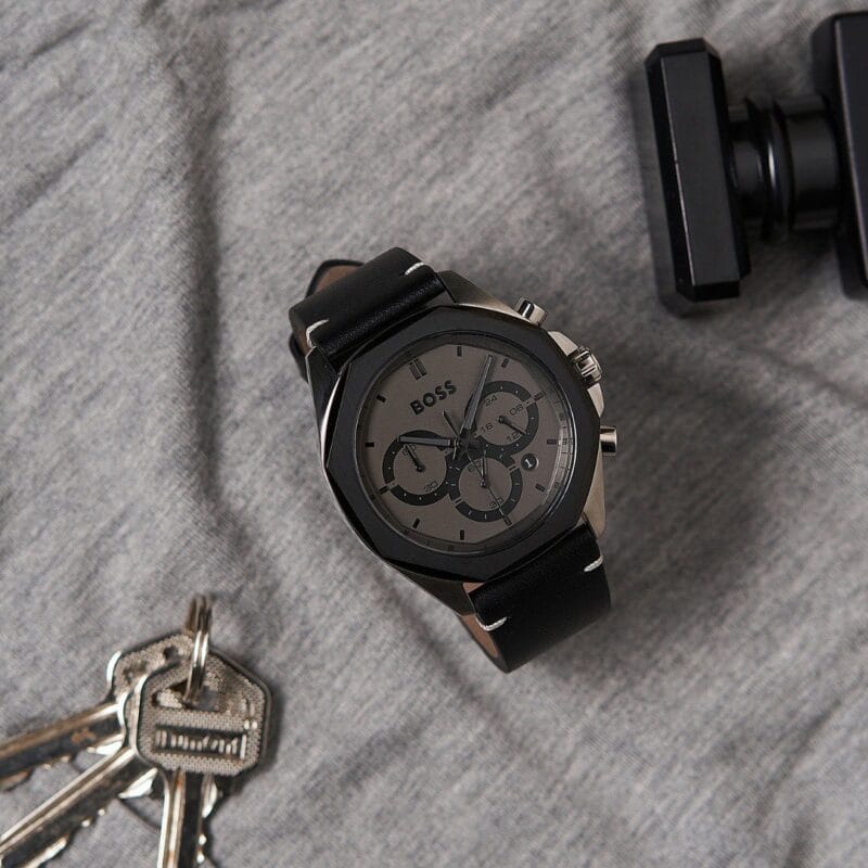 Détail du cadran gris et de la lunette de la Montre Homme Hugo Boss Cloud 1514014 au Maroc.