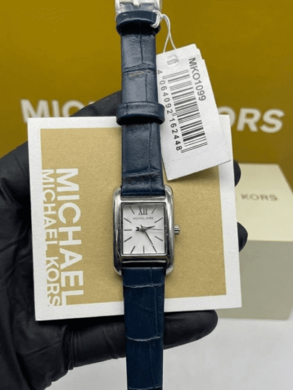 Montre Michael Kors MKO1099 Maroc cadran blanc rectangulaire tank chiffres romains 27mm