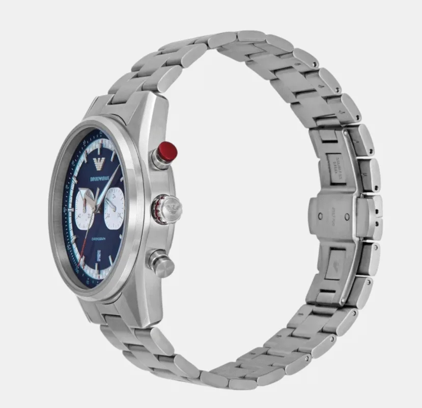 Vue de profil de la Montre Homme Emporio Armani AR11676 montrant le poussoir rouge et le bracelet.