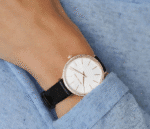 Montre Michael Kors MK2835 portée au poignet, taille idéale 32mm pour femme.