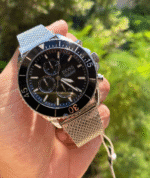 Gros plan sur le cadran noir et la lunette rotative de la montre Hugo Boss 1513701