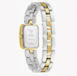 Détail du bracelet en acier bicolore avec maillons G et dos du boîtier de la GUESS GW0865L4.