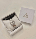 Montre GUESS GW0683L1 présentée dans son écrin cadeau officiel.