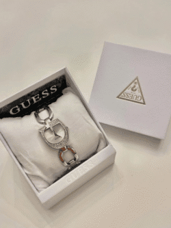 Montre GUESS GW0683L1 présentée dans son écrin cadeau officiel.