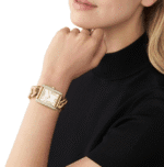 Montre Michael Kors Emery MK7300 dorée avec boîtier rectangulaire pour femme au Maroc.